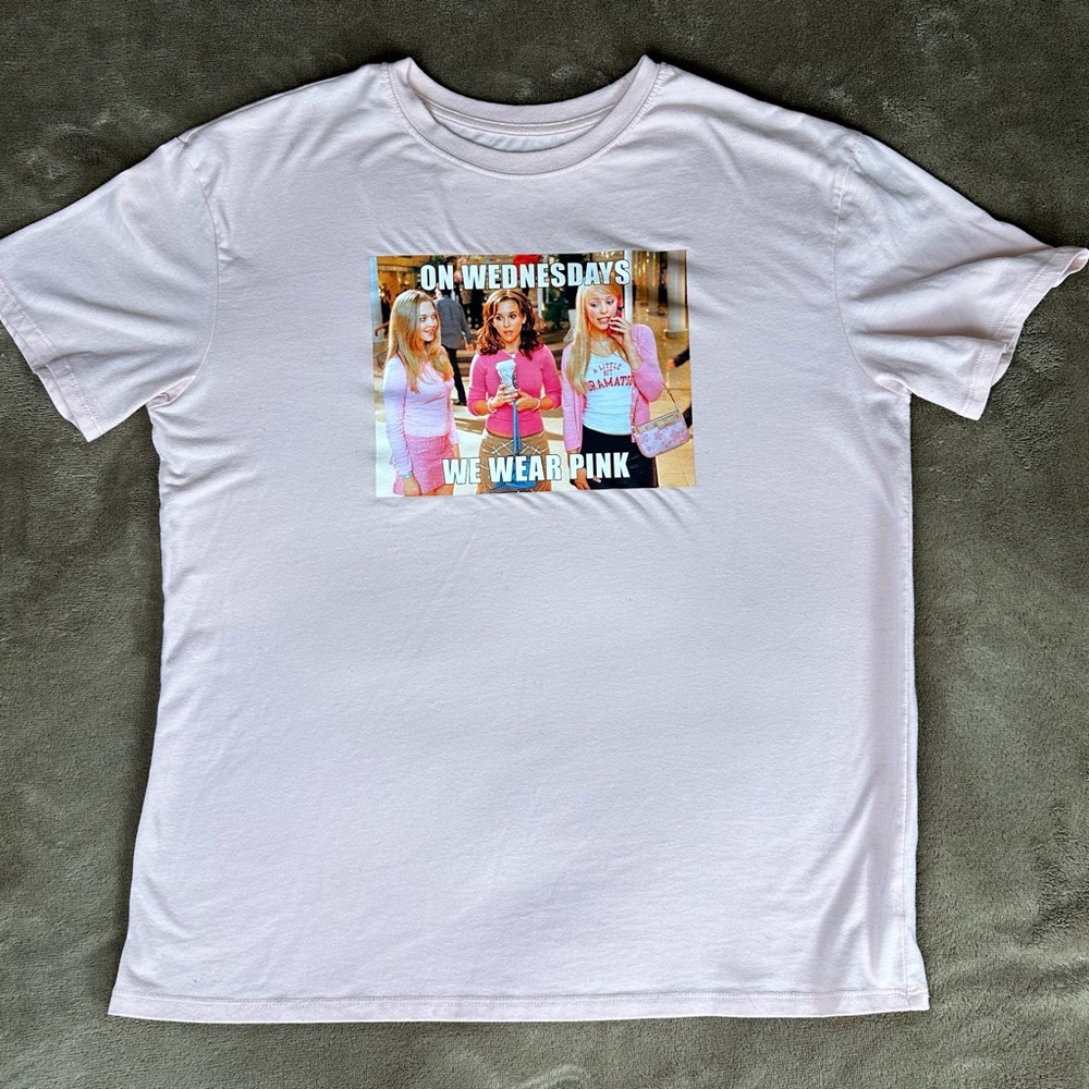 Mean Girls T-Shirt XL (14) On Wednesdays We Wear Pink Graphic Tee Movie Meme - Picture 3 of 9
